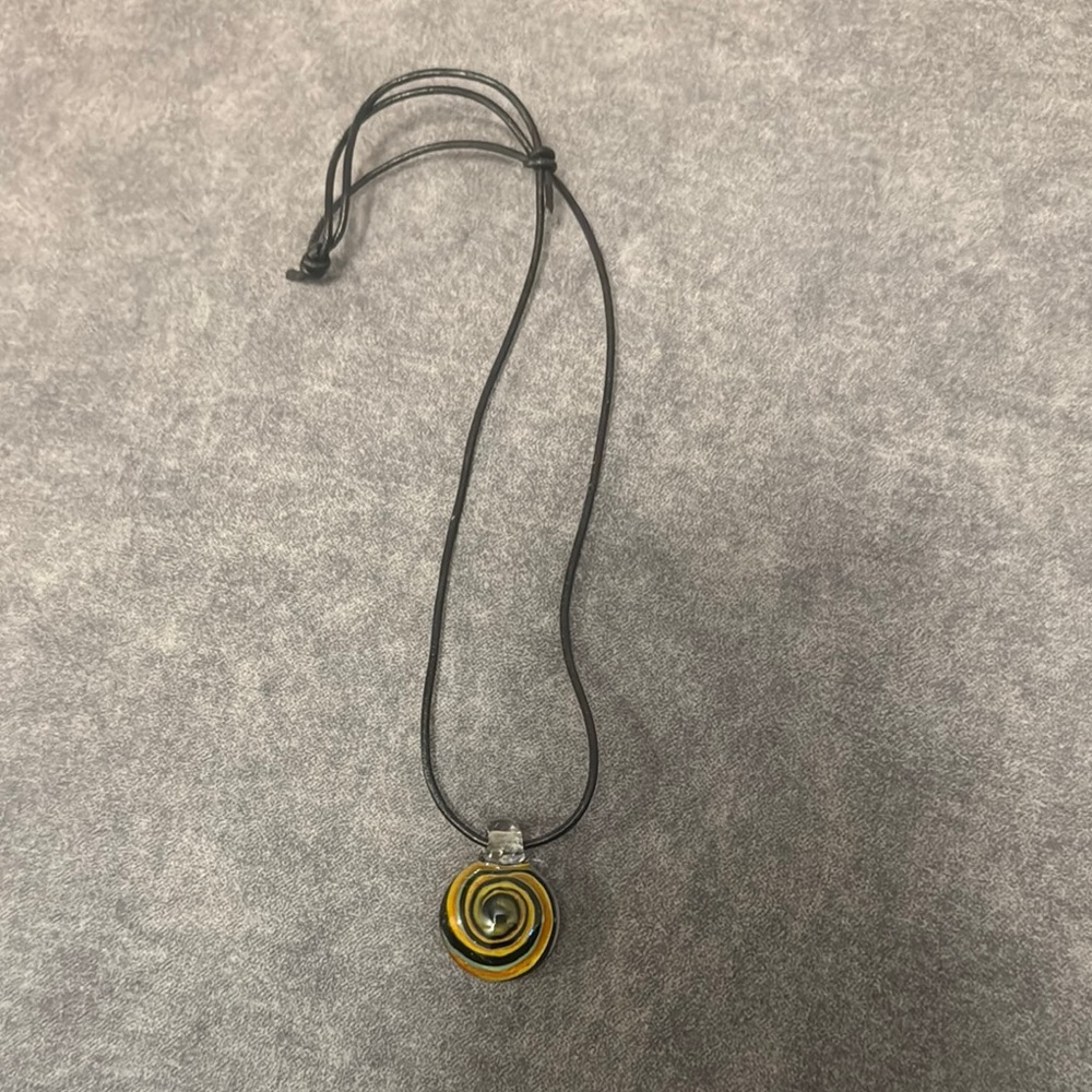 Elegant Spiral Pendant Necklace in Black and Gold